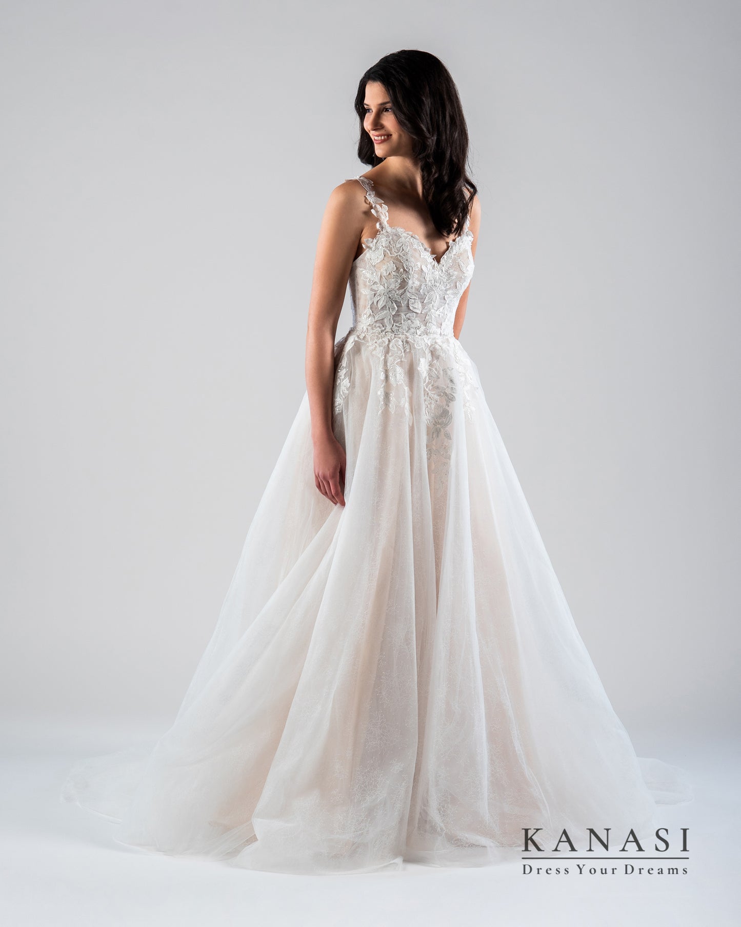 Obleka iz poročnega salona Kanasi.