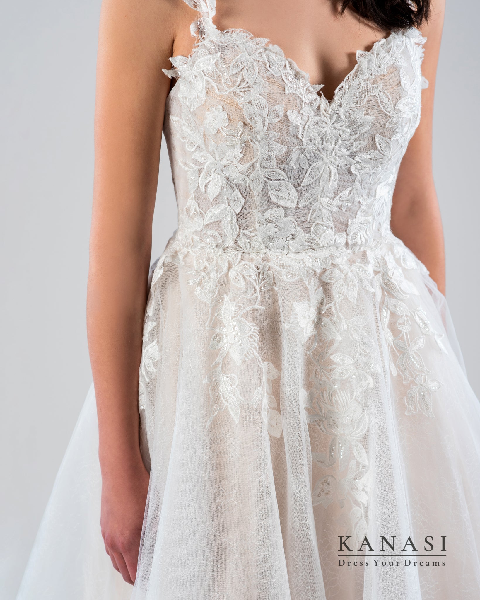 Poročna obleka, ki se jo lako najame za poroko.