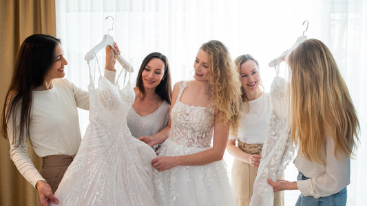 Bridal shower - pomerjanje poročnih oblek na domu