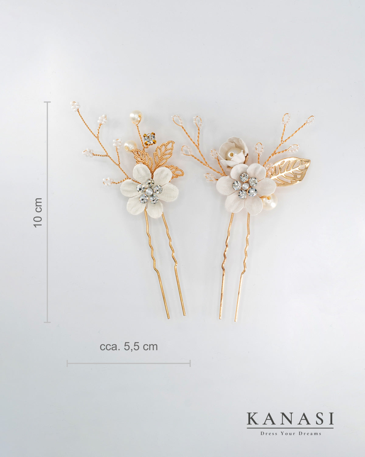 Ročno izdelane poročne lasnice Dahlia z zlatimi listki, cvetlicami in kristalčki – merjene na 10 x 5,5 cm, idealne za elegantno pričesko neveste.